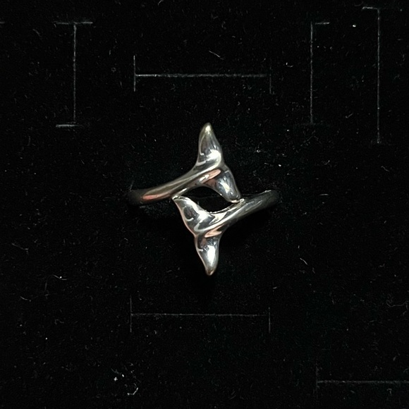 Dolphin tail ring - Picture 1 of 2
